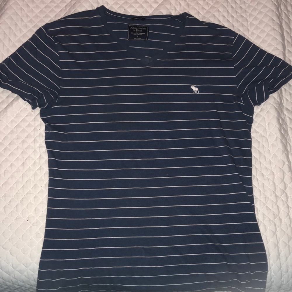 Blue Abercrombie men’s t-shirt